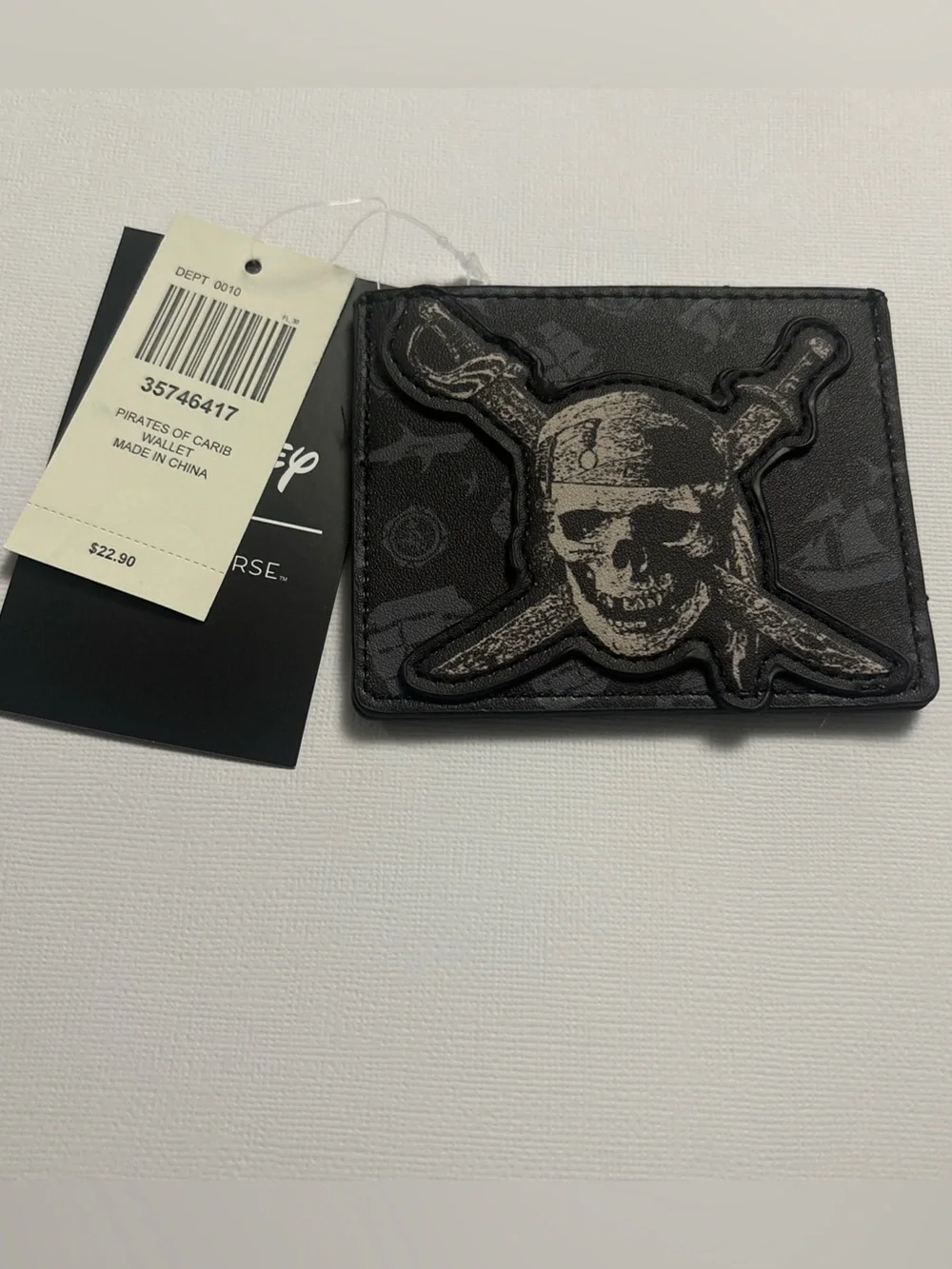 Her Universe Disney Pirates of the Caribbean Skull Icon Cardholder Wallet NWT